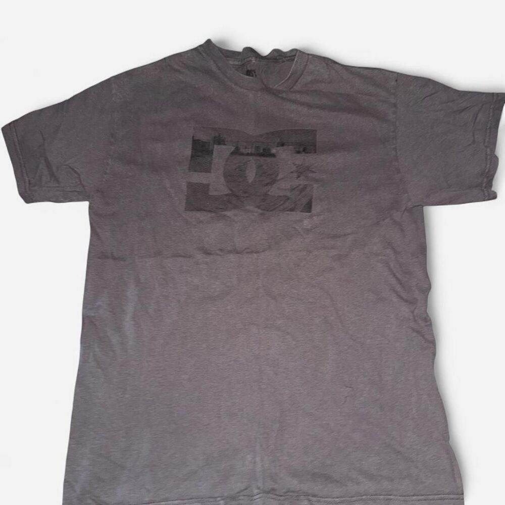 DC Shoes Men's Grey and Black T-shirt